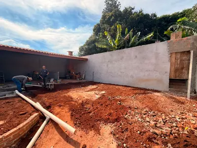 Instalação de tubulação PVC em quintal residencial em Mogi Guaçu